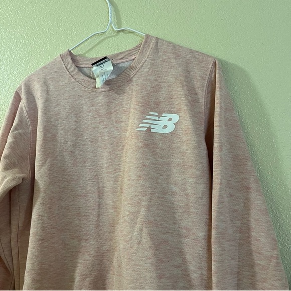 New Balance Women's Size Small Crew Neck Light Pink Heather Sweatshirt - Picture 1 of 9